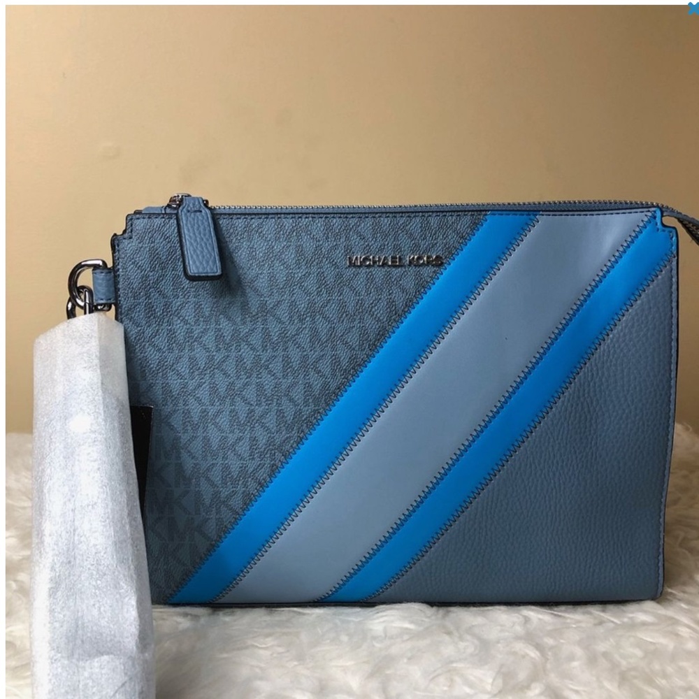 MICHAEL KORS - **100% AUTHENTIC** COOPER pouch